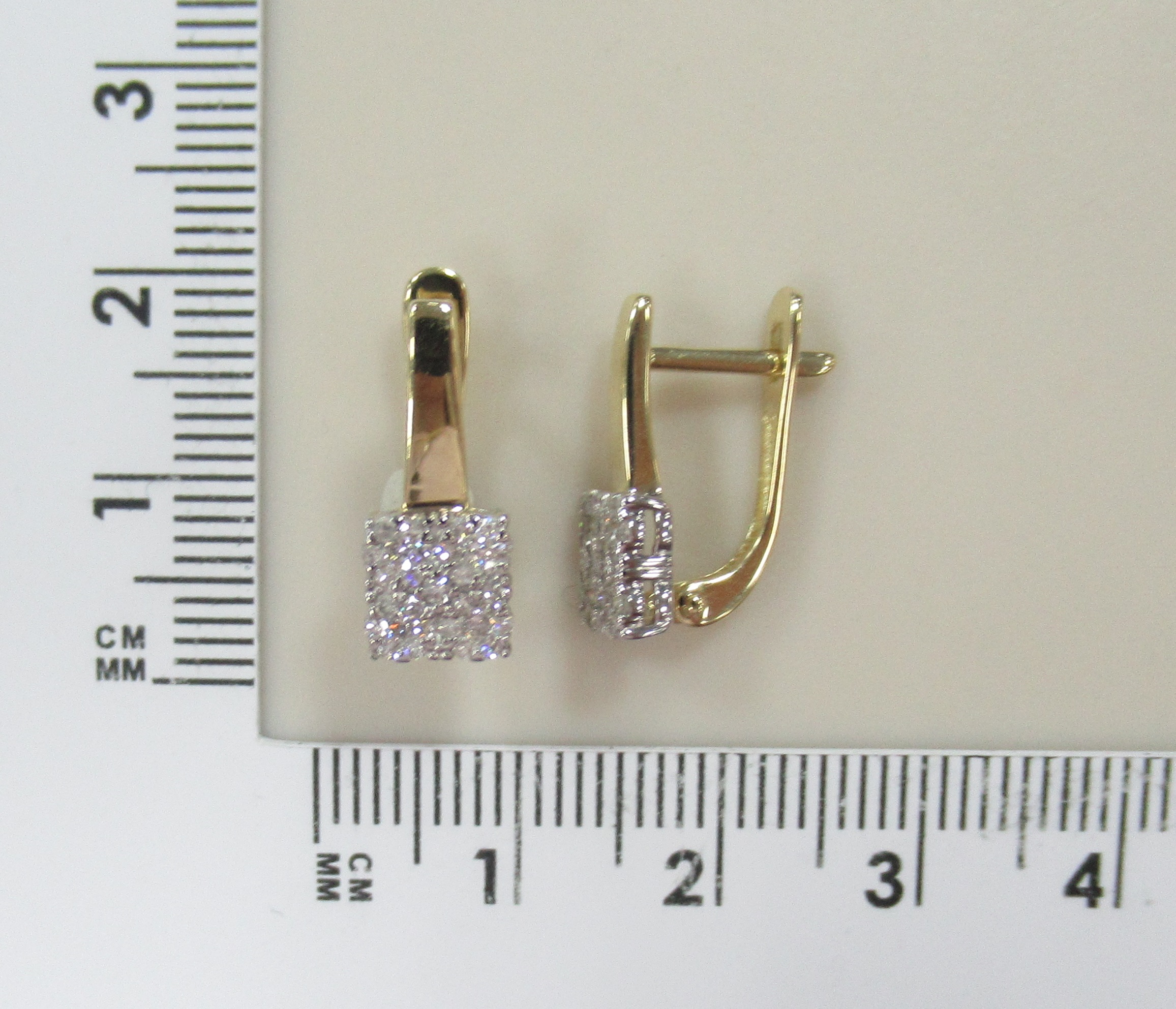 Серьги из желтого золота с бриллиантами